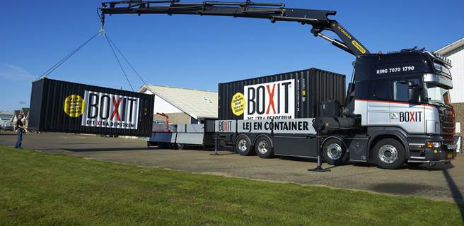 Levering med kran BOXIT containere kan løftes om bag en hæk, et hegn eller lignende