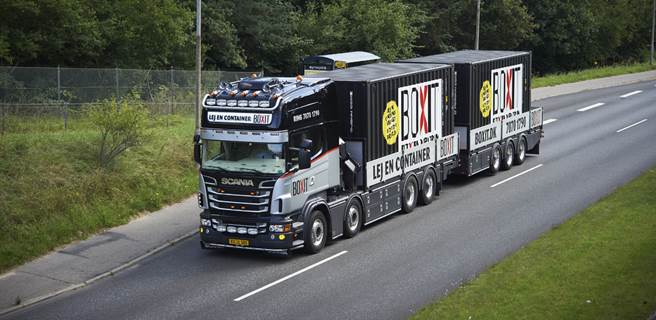 Containere på BOXIT lastbil Boxit lastbil leverer lejede containere til private