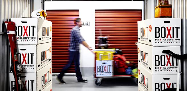 Ski flyttekasser og andet indo i opbevaringsrum Lej et BOXIT depotrum
