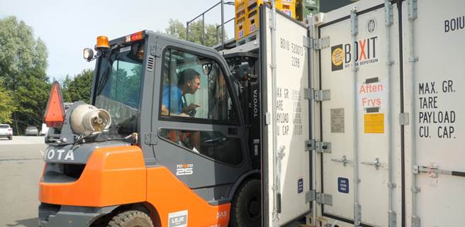Det er nemt at få paller ind og ud af BOXITs kølecontainer Mobilt kølerum fra BOXIT