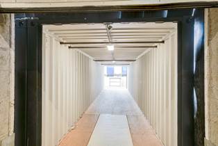Ekstra lagerplads med en container Container fungerer som ekstra lager