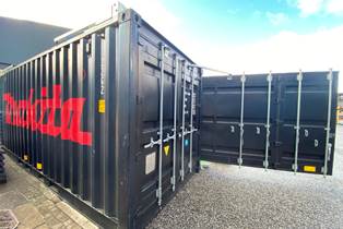 Flytbar butik opbygget i en container Makitas flytbare butik