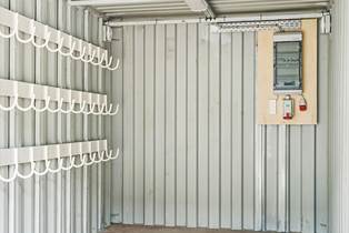 BOXIT specialcontainer med el, lys og ventilation Container med installationer