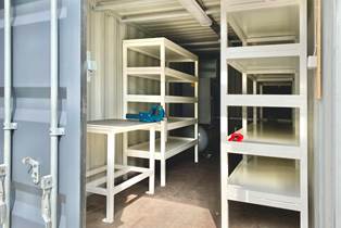 Disse containere er forberedte opmagasinering af heavy duty machinery Værkstedscontainer til brug på byggeplads ved Femern
